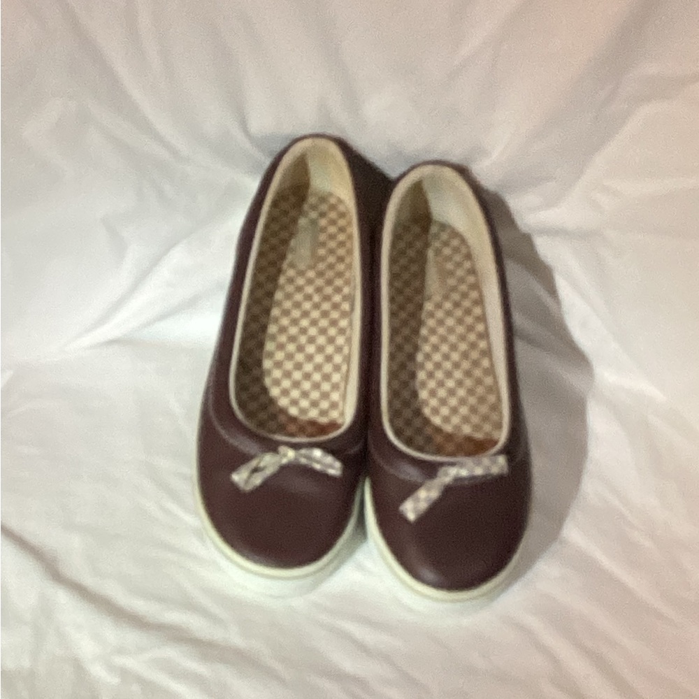 Woman tennis shoes
